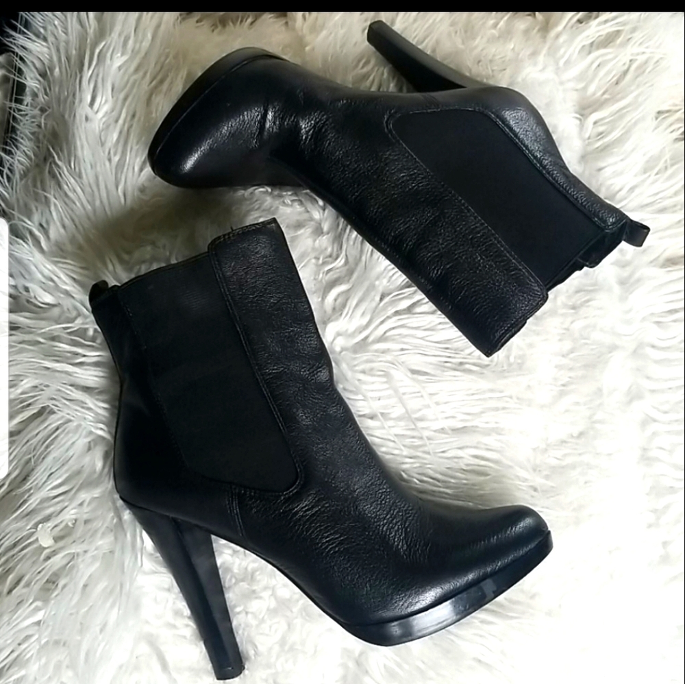 MICHAEL KOORS BLACK LEATHER BOOTIES